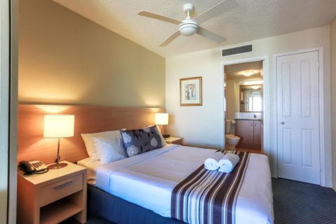 Beachfront Mooloolaba Apartment - Foster Accommodation 6
