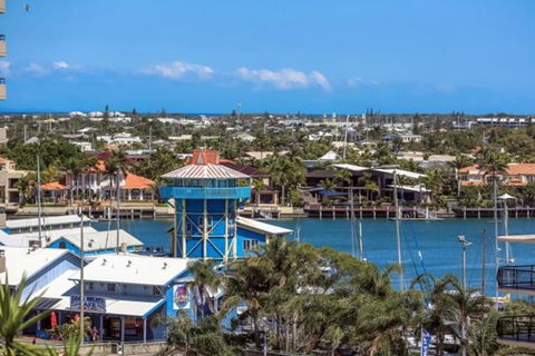 Beachfront Mooloolaba Apartment - Foster Accommodation 2