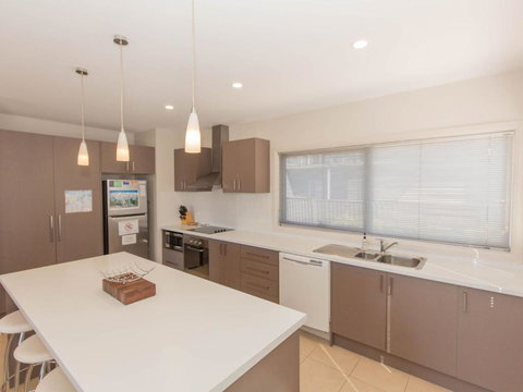 Opus 1 / 10 Poly Cow Lane - Foster Accommodation 6