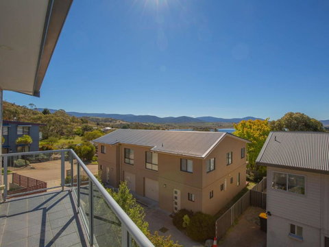 Opus 1 / 10 Poly Cow Lane - Foster Accommodation 4