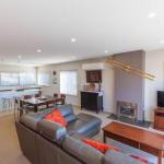 Opus 1 / 10 Poly Cow Lane - Foster Accommodation 0