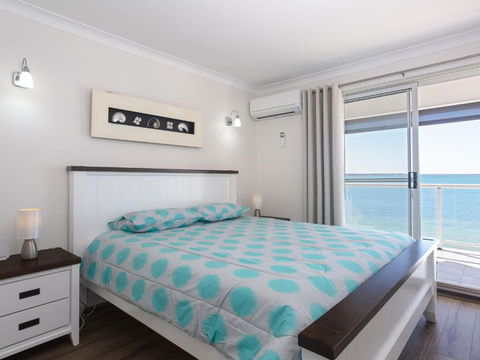 Sunrise Waters 2 / 63 Soldiers Point Road Stunning Waterfront Property - Foster Accommodation 2