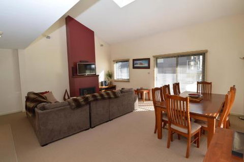 Snowbound 1 - Foster Accommodation 5