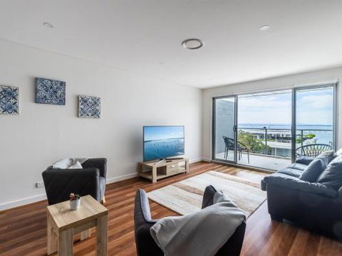 Avra Seabreeze 503 / 4 8 Bullecourt Street - Foster Accommodation 3