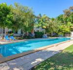 Baden 90 Rainbow Shores Resort Unit Pools Tennis Court Walk To Beach - Foster Accommodation