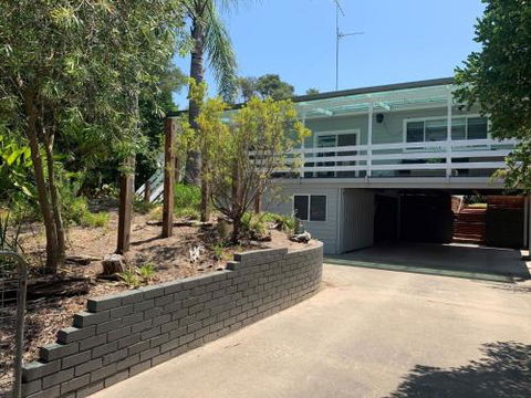 DRIFTAWAY ACROSS FROM SURF BEACH - Foster Accommodation 0