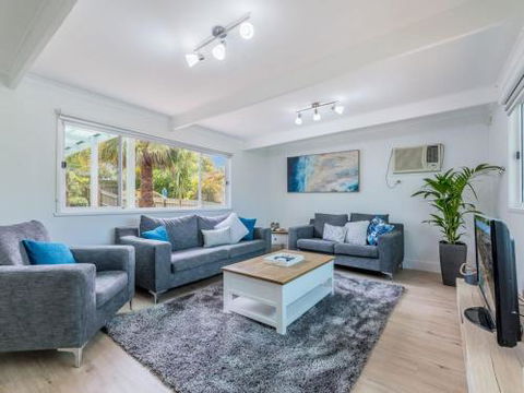 DRIFTAWAY ACROSS FROM SURF BEACH - Foster Accommodation 6