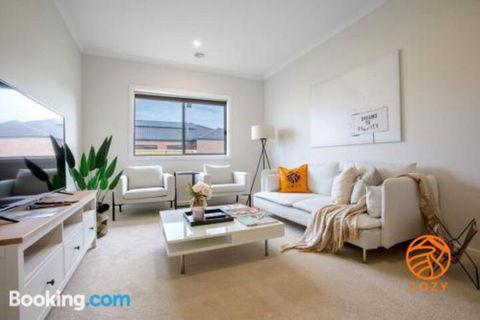 109Cozy Cranbourne Family House5Bed2Bath2Parking - Foster Accommodation 1