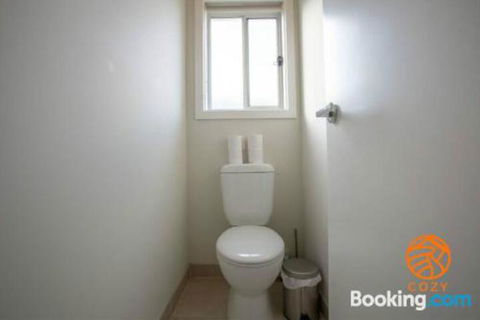 109Cozy Cranbourne Family House5Bed2Bath2Parking - Foster Accommodation 2