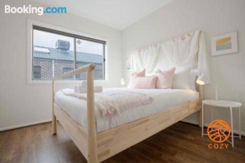 109Cozy Cranbourne Family House5Bed2Bath2Parking - Foster Accommodation 0
