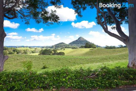 Sunrise At Sanquar Noosa Hinterland - Foster Accommodation 3