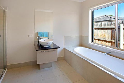 Toonalook Retreat Pet Friendly & Close To Town - Foster Accommodation 3