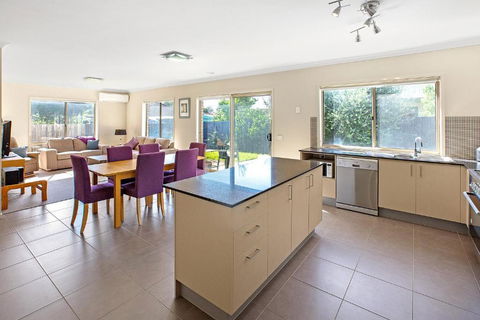 Toonalook Retreat Pet Friendly & Close To Town - Foster Accommodation 5