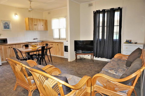 Exmouth Villas Unit 29 Affordable 3 Bedroom Villa With A Great Location - Foster Accommodation 4