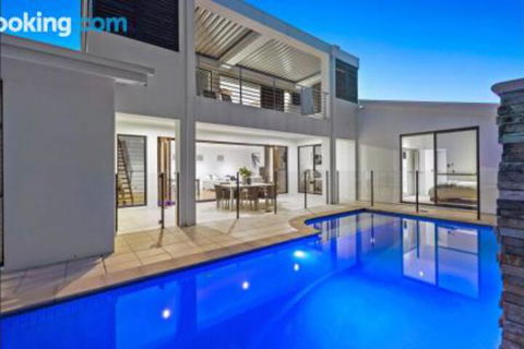 Narrabeen Beach House - Foster Accommodation 0