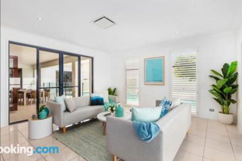 Narrabeen Beach House - Foster Accommodation 4