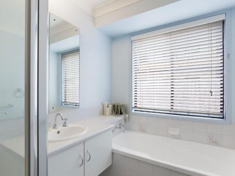 Willows At The Bay 111 Horace St. Large House With Aircon WIFI & Boat Parking. - Foster Accommodation 1