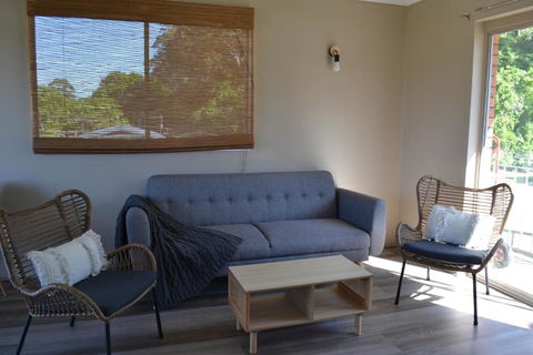 Apartment With Sweeping View Of The Bay 2 Bedrooms Sleeps 5 - Foster Accommodation 4