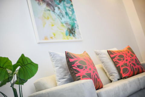 A Comfy & Central 2BR Apt Near Flinders Station - Foster Accommodation 1