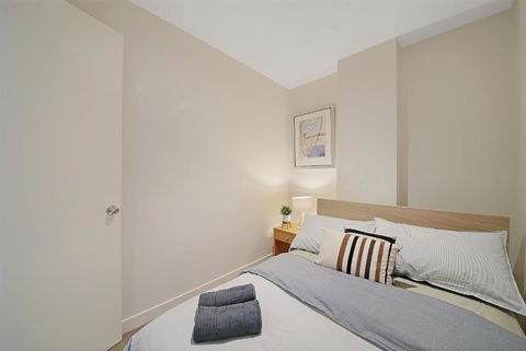 A Comfy & Central 2BR Apt Near Flinders Station - Foster Accommodation 6