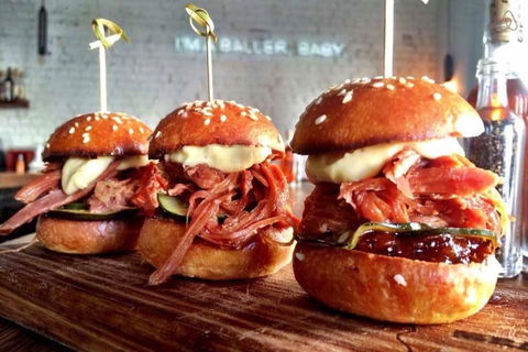 A Comfy & Central 2BR Apt Near Flinders Station - Foster Accommodation 3