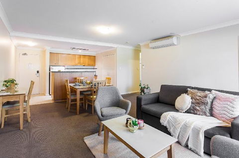 A Comfy 2BR Home Top Location FREE Parking - Foster Accommodation 3