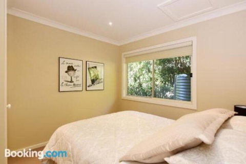 Hillcrest Spectacular Views! - Foster Accommodation 4