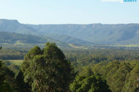 Hillcrest Spectacular Views! - Foster Accommodation 3