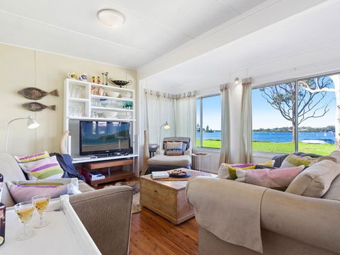 Noddys Riverside - Foster Accommodation 6