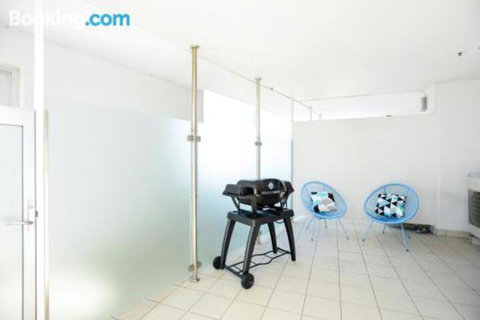 Bayline Beachfront Apartment No 4 - Foster Accommodation 5