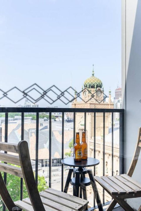 LUCY Stylish City Vibe & Views - Foster Accommodation 5