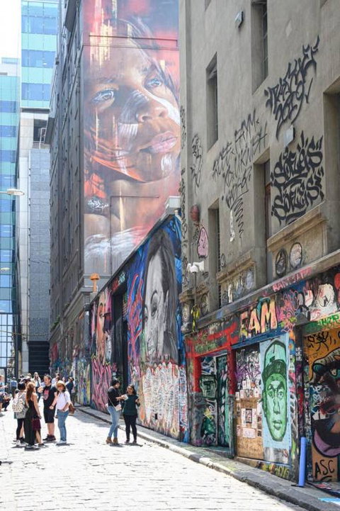 LUCY Stylish City Vibe & Views - Foster Accommodation 1