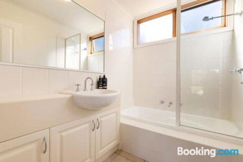 Acqua Vista Water View Fireplace Walk To Beach - Foster Accommodation 1