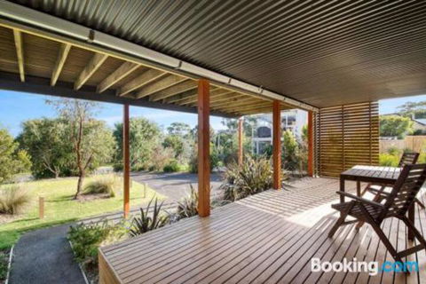 Acqua Vista Water View Fireplace Walk To Beach - Foster Accommodation 5