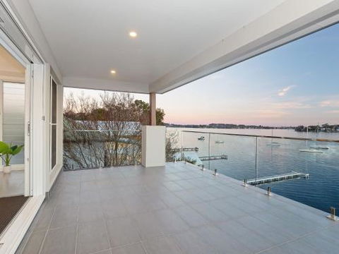 Absolute Waterfront Lakehouse Fishing Point Waterfront Pool Jetty - Foster Accommodation 4
