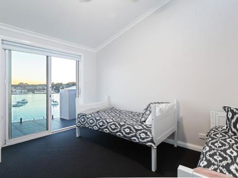 Absolute Waterfront Lakehouse Fishing Point Waterfront Pool Jetty - Foster Accommodation 2