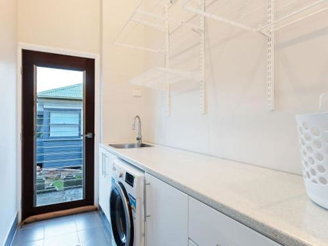 Absolute Waterfront Lakehouse Fishing Point Waterfront Pool Jetty - Foster Accommodation 1