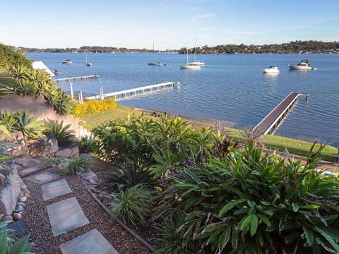 Absolute Waterfront Lakehouse Fishing Point Waterfront Pool Jetty - Foster Accommodation 6