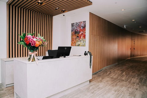 Tom's Court Hotel - Foster Accommodation 3