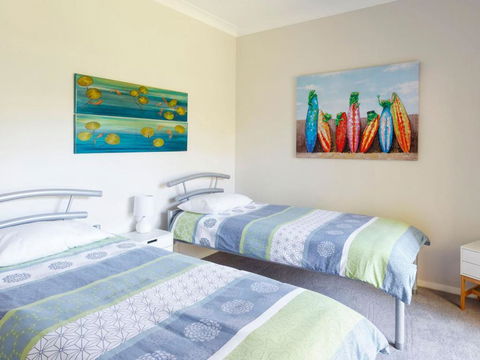 One Street From Main Beach - Foster Accommodation 1