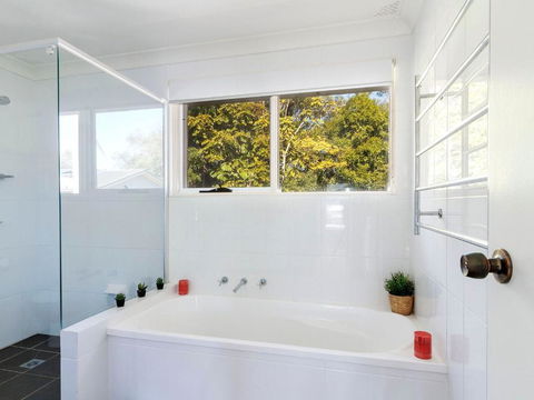 Hit The Beach - Foster Accommodation 3