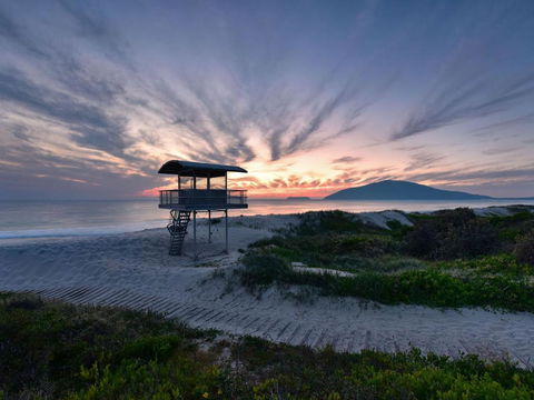 Hit The Beach - Foster Accommodation 1