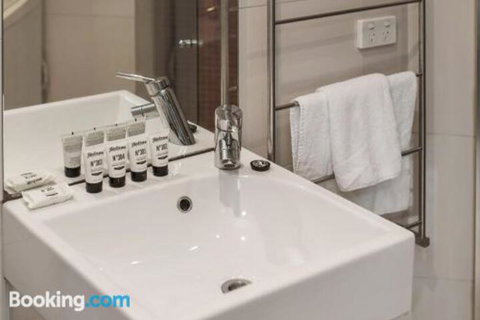 Heart Of Sandringham Apartment By Ready Set Host - Foster Accommodation 6