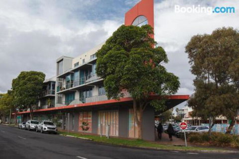 Heart Of Sandringham Apartment By Ready Set Host - Foster Accommodation 2