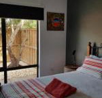 Red Ochre  Large 1BR with Private Courtyard - Foster Accommodation