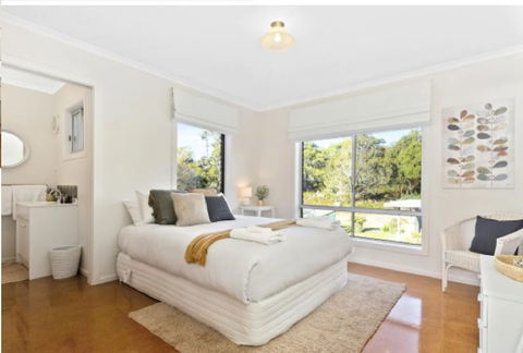 Seaside Serenity 1 - Foster Accommodation 4