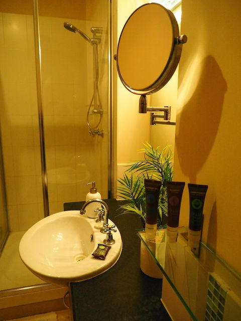 Master Suite With Private Entrance - Foster Accommodation 3