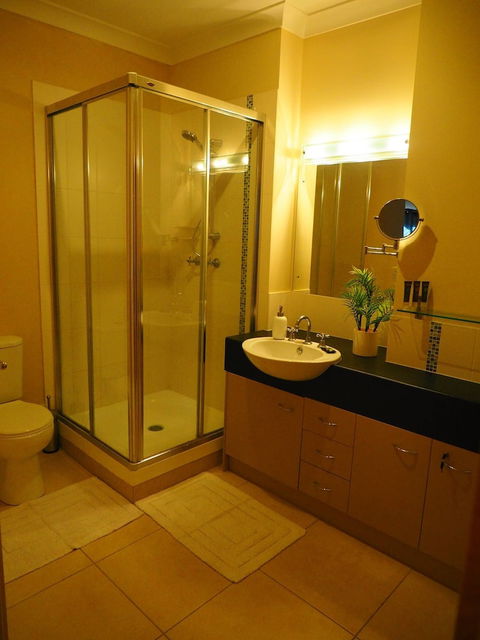 Master Suite With Private Entrance - Foster Accommodation 5