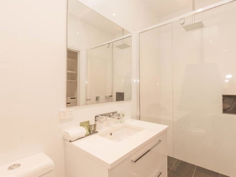 26 Twynam Street - Foster Accommodation 4