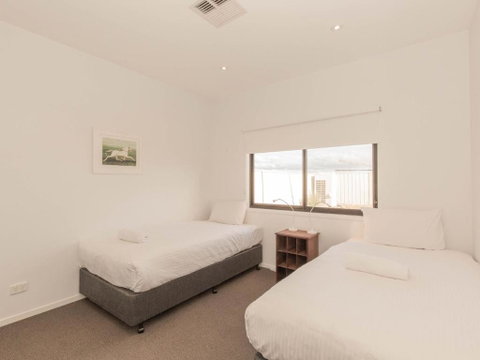 26 Twynam Street - Foster Accommodation 3